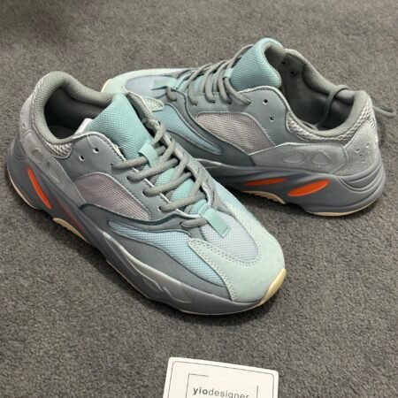 Yeezy 700 interia