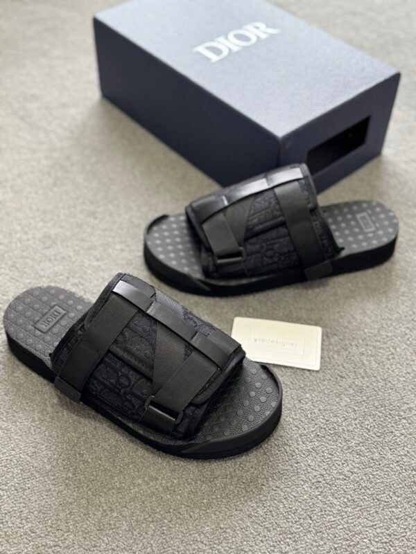 Dior slider
