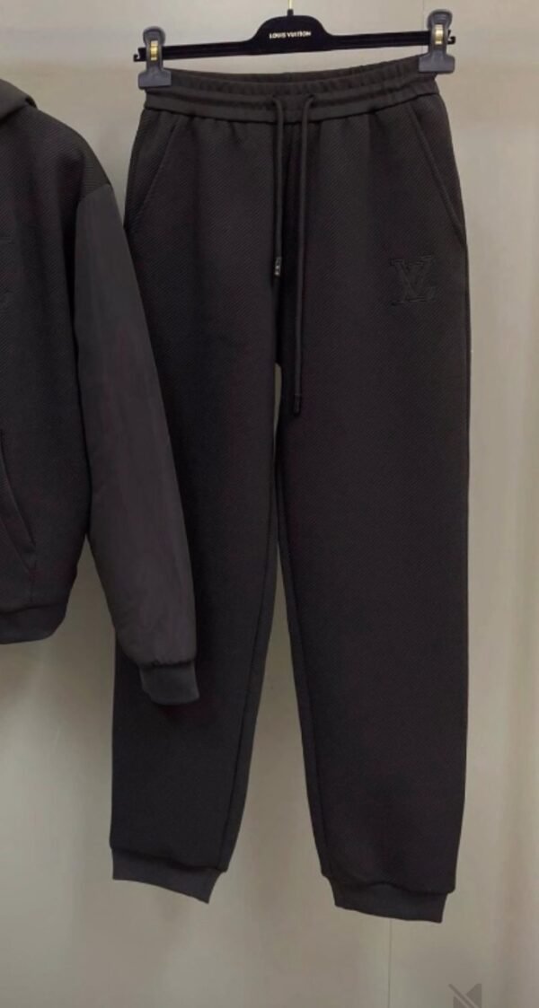 Lv tracksuit bottom ( jogger)